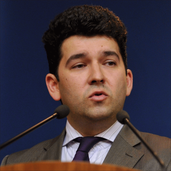 Circa 1.000 de întreprinderi ar putea beneficia de noul ajutor de minimis, potrivit lui Liviu Voinea, ministrul delegat pentru buget, care estimează crearea a 6.000 de noi locuri de muncă. Circa 1.000 de întreprinderi ar putea beneficia de noul ajutor de minimis, potrivit lui Liviu Voinea, ministrul delegat pentru buget, care estimează crearea a 6.000 de noi locuri de muncă.